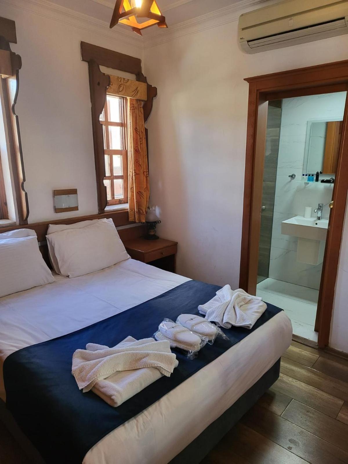 Hotel Karyatit Kaleici Antalya Buitenkant foto